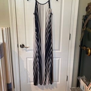 Cato sz XS runs large spaghetti strap black/white maxi dress with pockets NWT